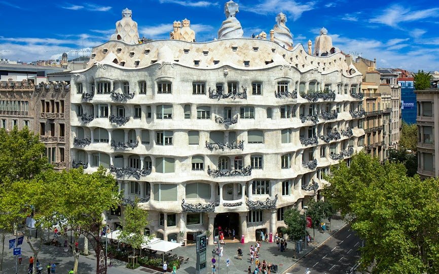 Visit Casa Batll&oacute; and Casa Mil&agrave;
